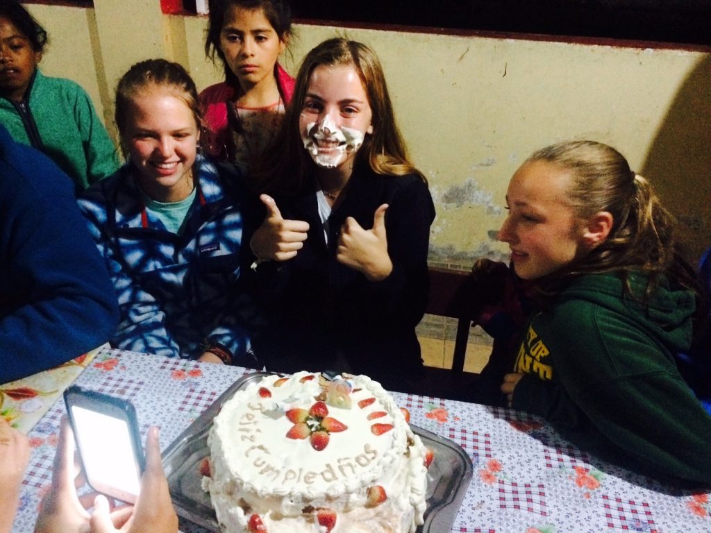 A Las Tolas tradition to eat the cake without hands.